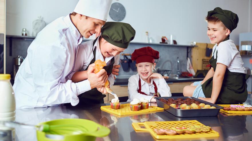 Schüler Kochen in der Schule