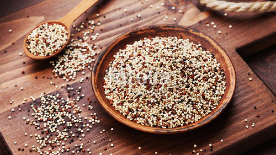 Eine Schale mit Quinoa.