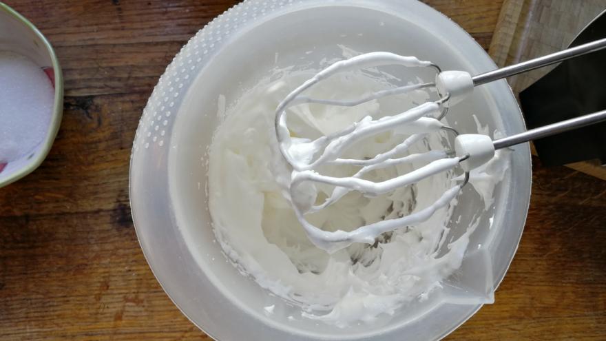 Eischnee mit Schneebesen