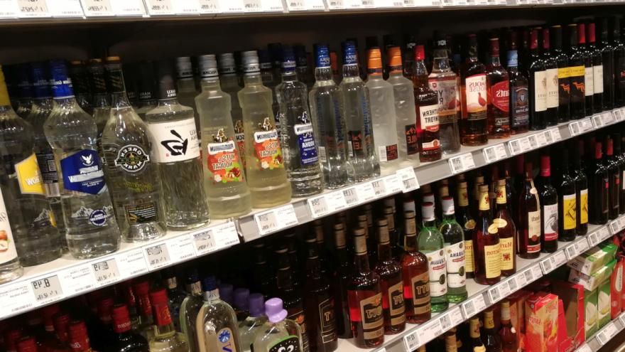 Spirituosen im Supermarktregal