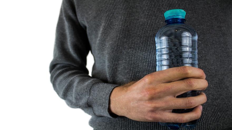 Wasserflasche aus Plastik