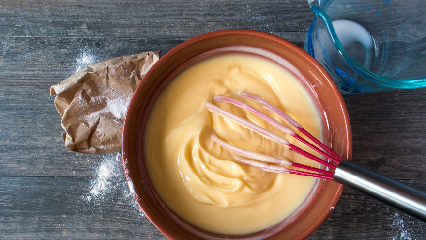 Eine Schüssel mit Vanillepudding