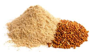 Zwei kleine Haufen Hirse